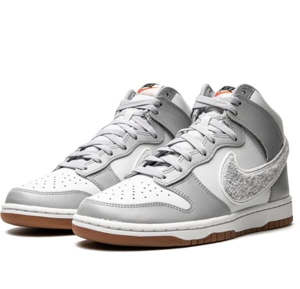 Dunk High
"Chenille - Light Smoke"