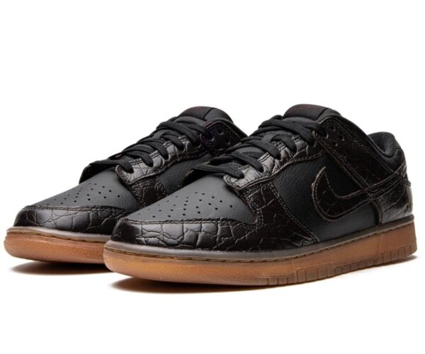 Dunk Low
"Velvet Brown Black"