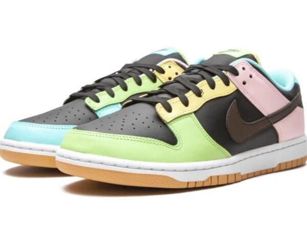 Dunk Low SE
"Free 99 - Black"