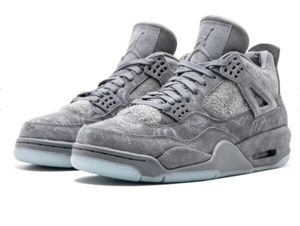 Air Jordan 4 Retro Kaws
"KAWS"